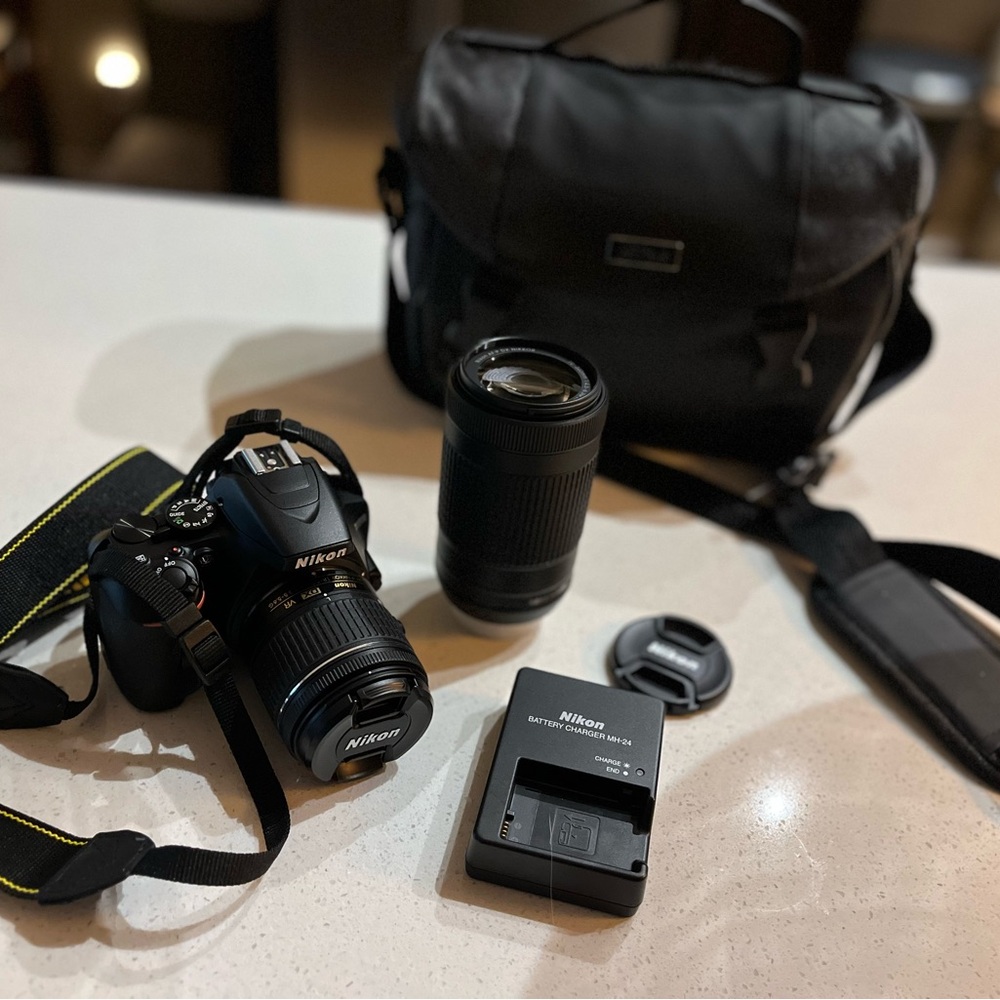Nikon D3500 camera bundle with 70-300mm lense and Nikon bag